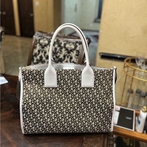 NWT DKNY Carlita LG Book Tote Handbag $228 Retail Price DEFECTIVE CLASP - Picture 4 of 8